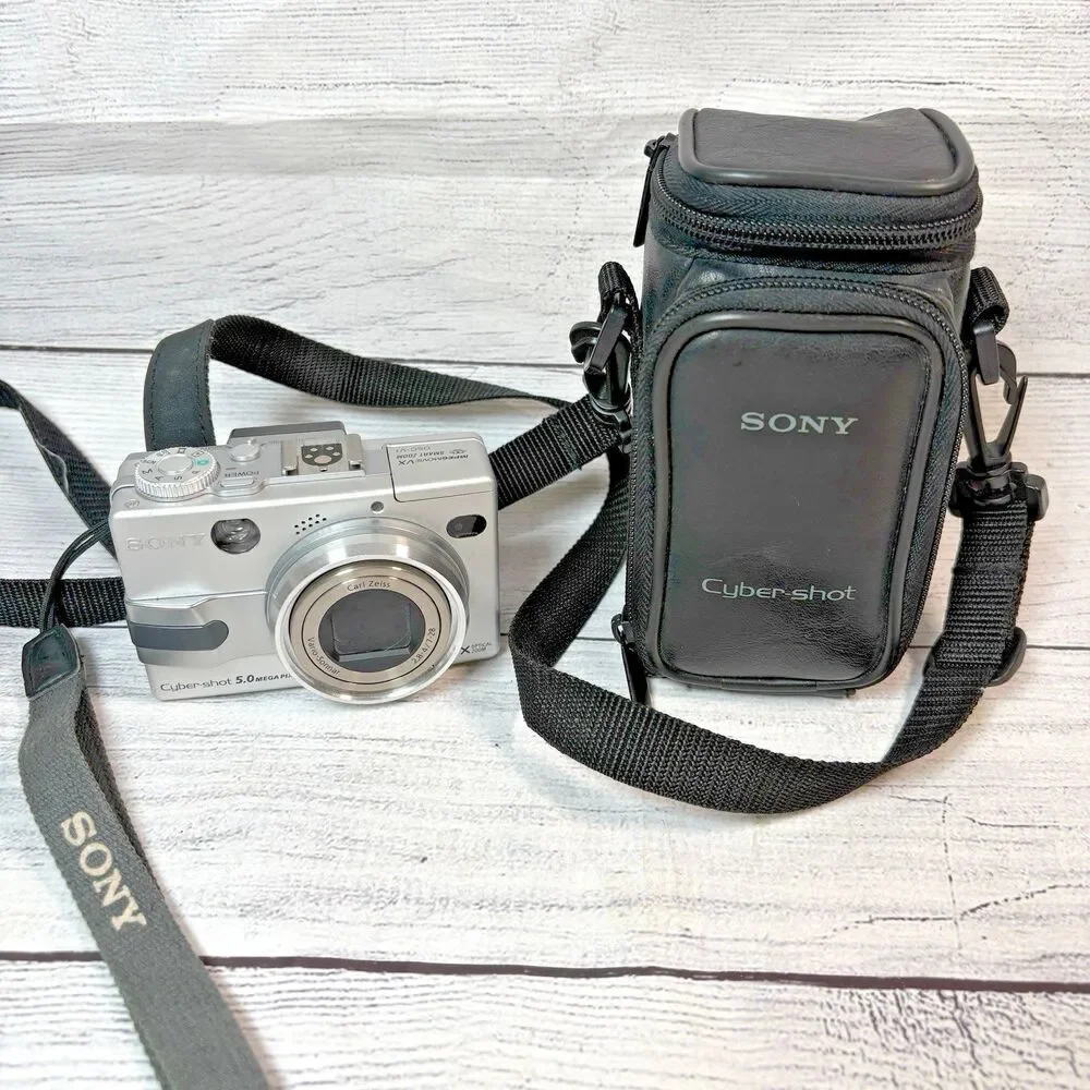 Sony Cyber Shot 5MP Digital Camera DSC V1 with Case Untested No Charger As Is